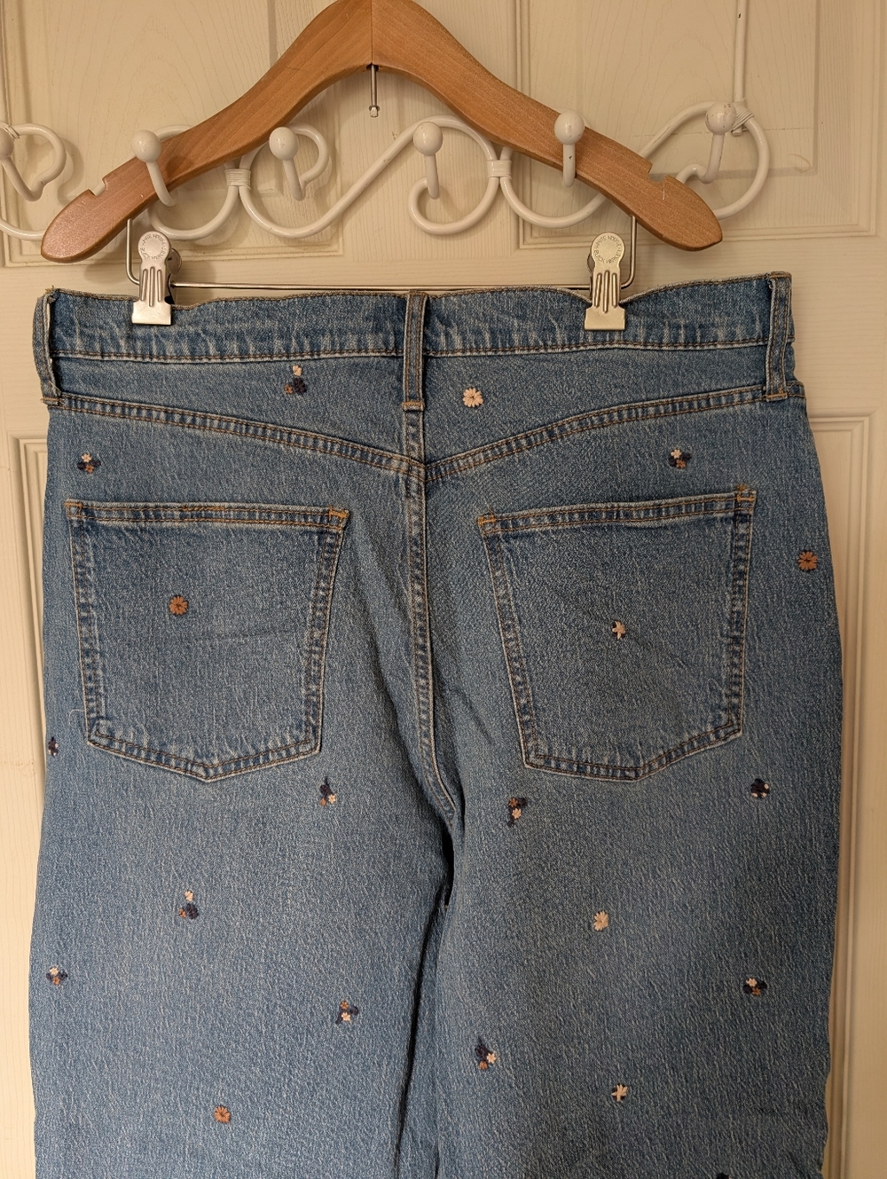 Universal Thread Vintage Straight Floral Embroidery Jeans 14 - Picture 6 of 6